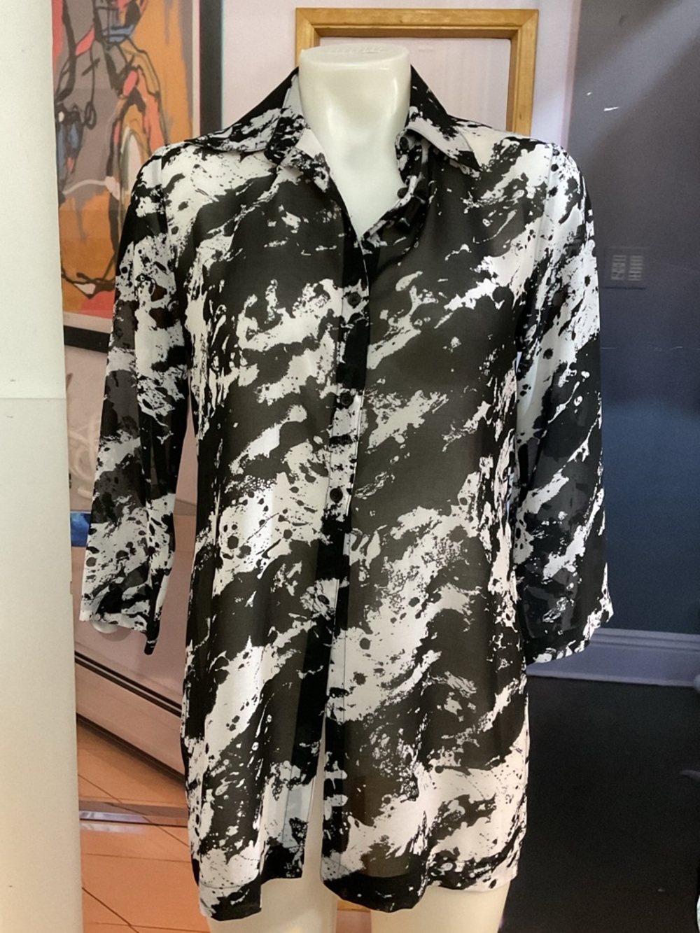 Carmen Marc Valvo Black and White Abstract Swim Cover-Up